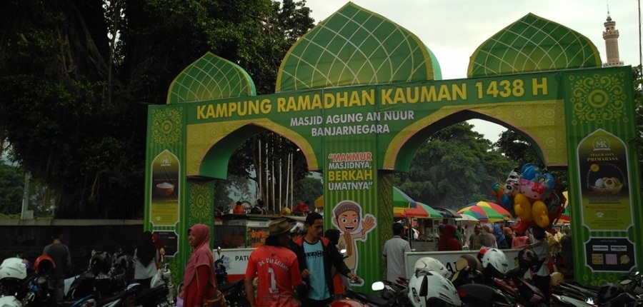 Foto: Gerbang masuk sebelah utara Kampung Ramadhan Kauman Banjarnegara 1438H (dokumen pribadi)