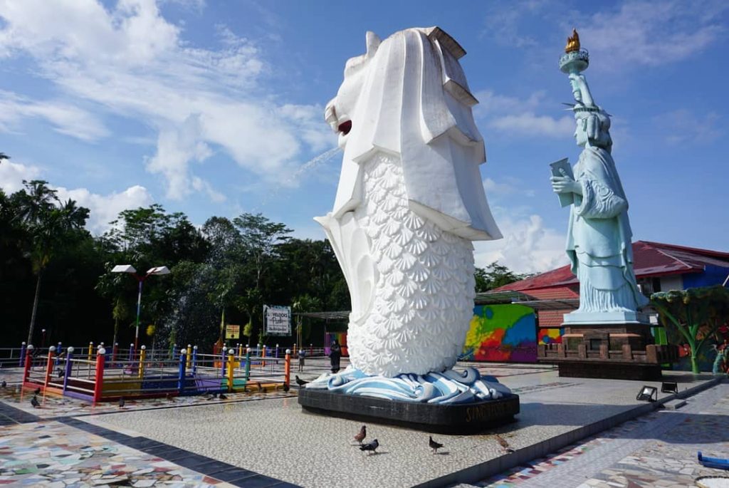 Patung Merlion - Surya Yudha Banjarnagara